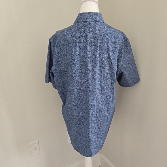 Calvin Klein Men's Medium Blue Short Sleeve Shirt - Picture 2 of 10